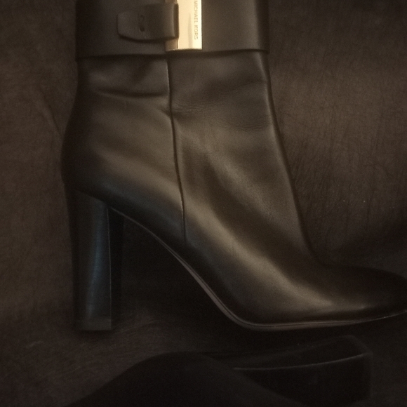 Micheal kors hi heel booties size 6 - Picture 11 of 12